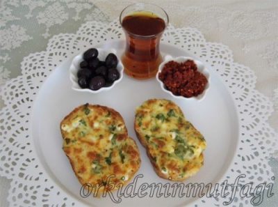 ekmek uzeri yumurtalı kaşar