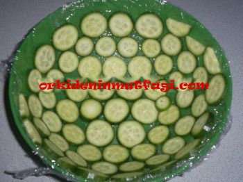 Kaplumbağa şeklinde makarna salatası