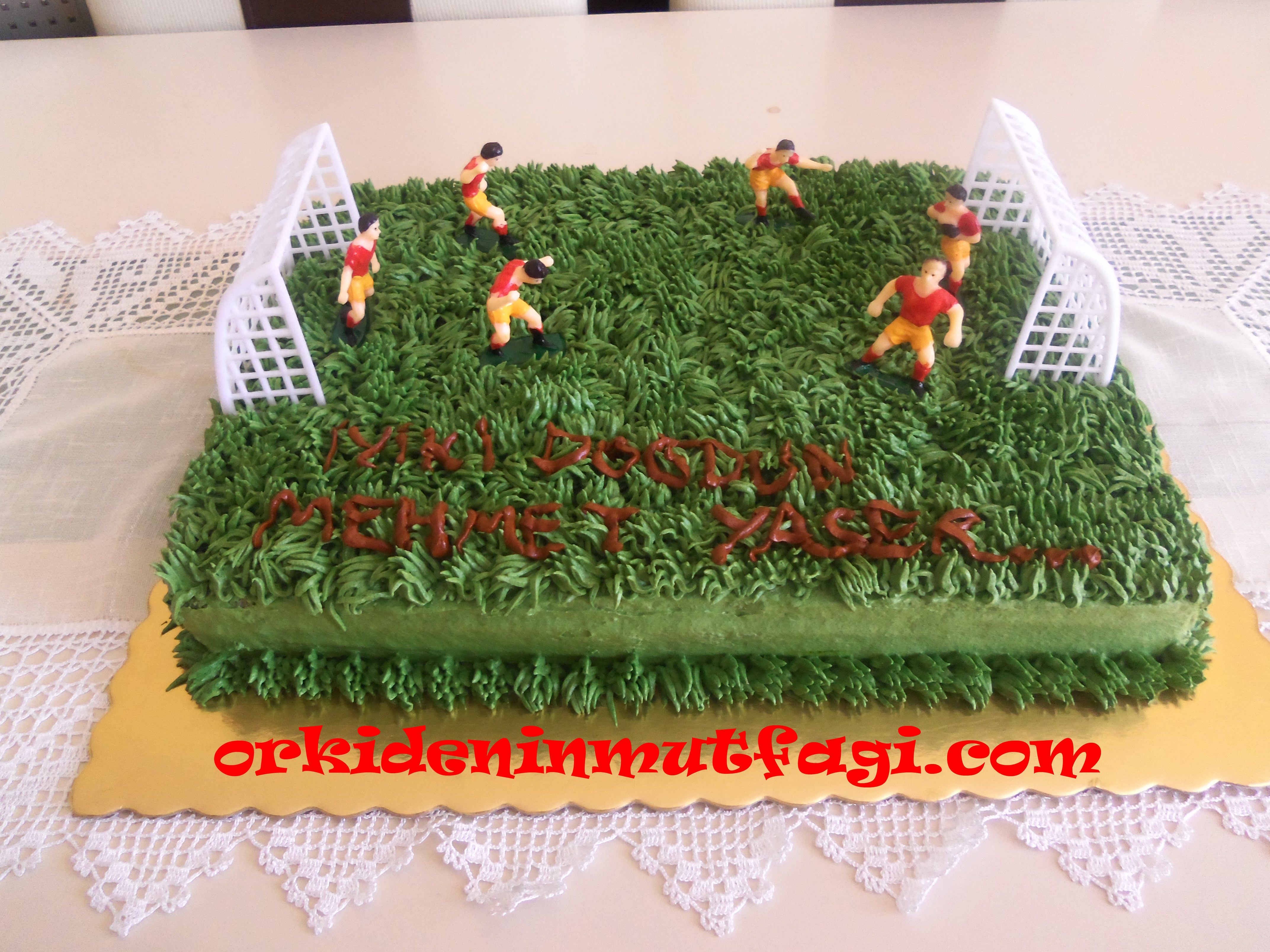 Çimli Futbol Sahası Pasta Tarifi