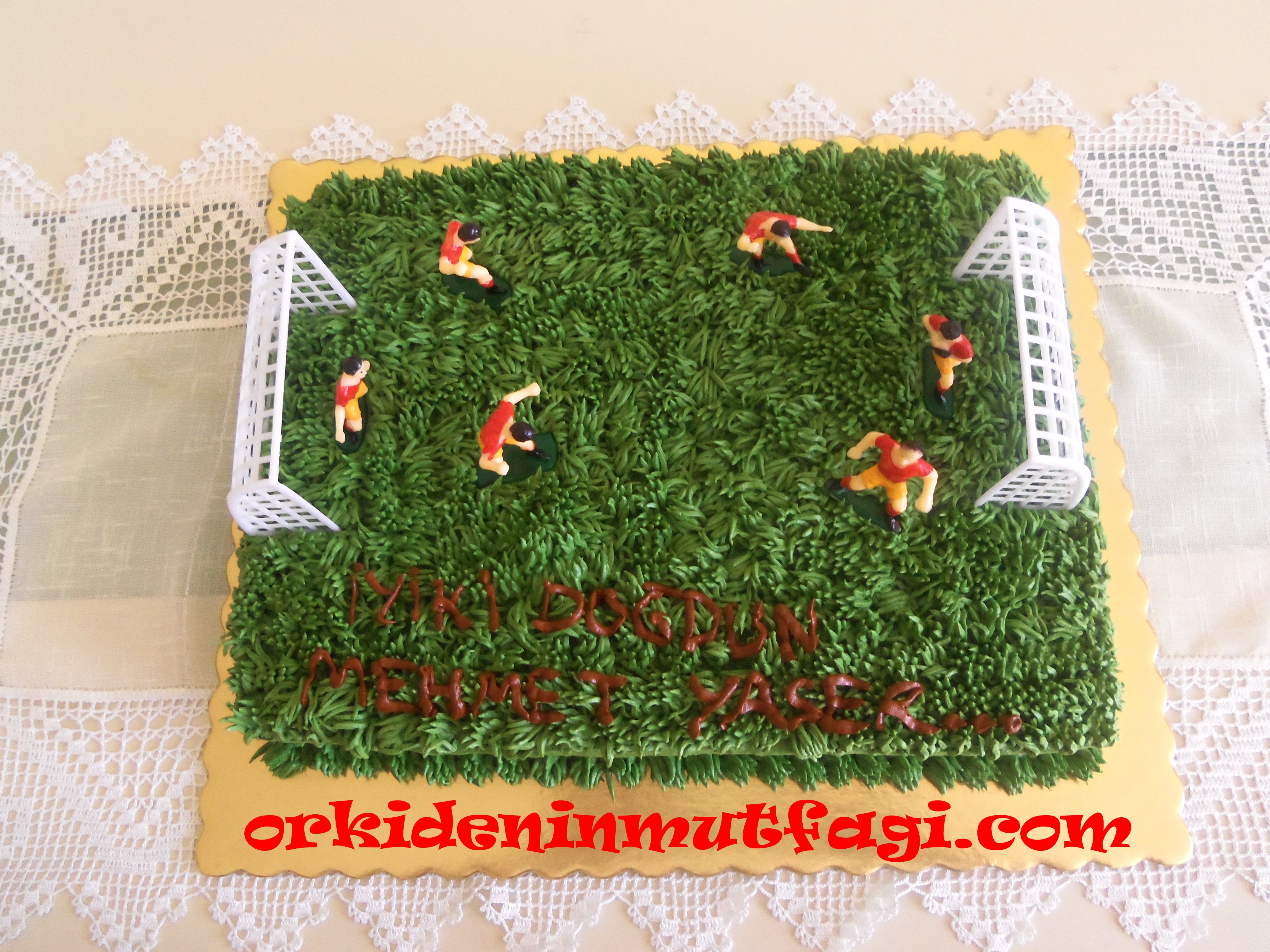 Çimli Futbol Sahası Pasta Tarifi